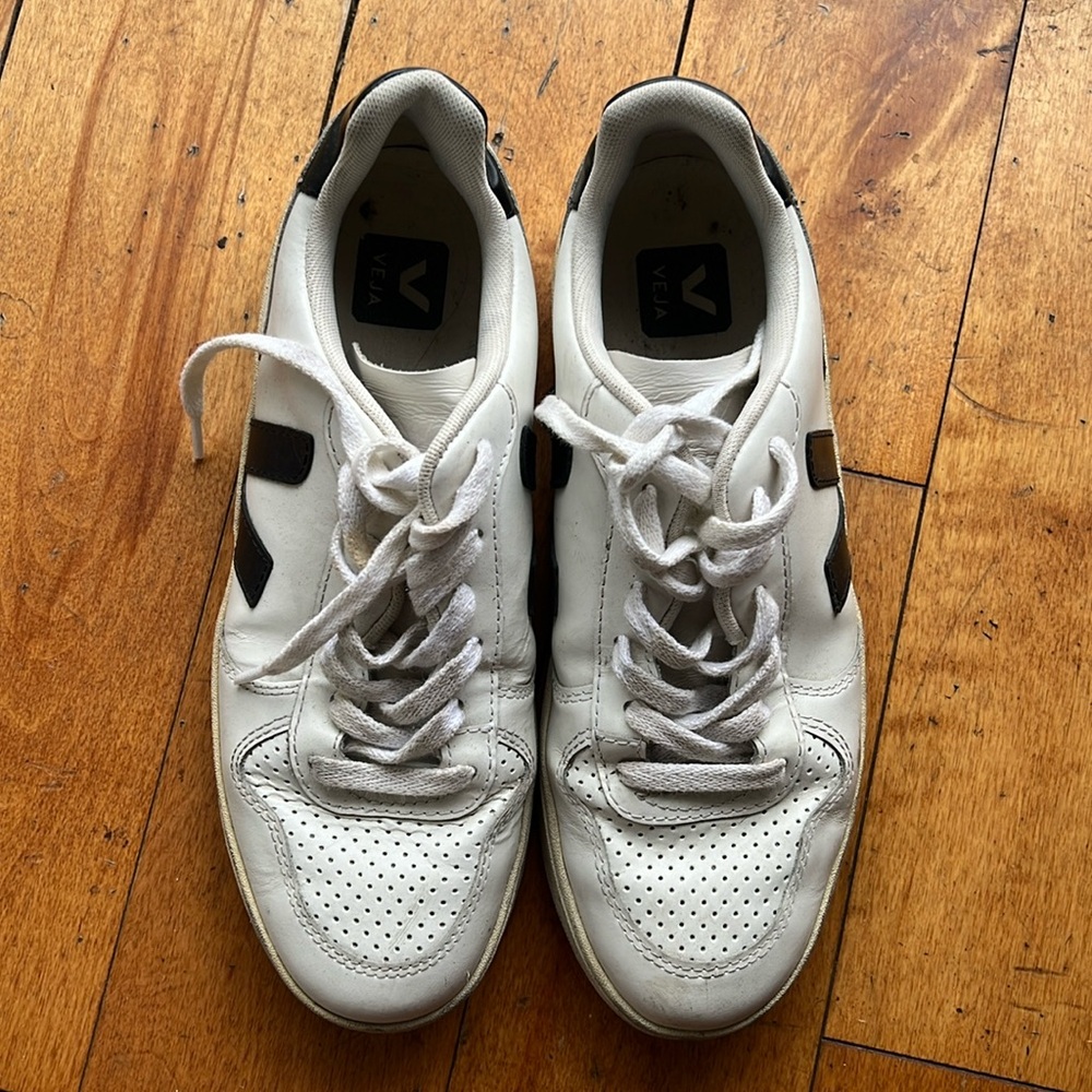 Veja V-10 sneakers